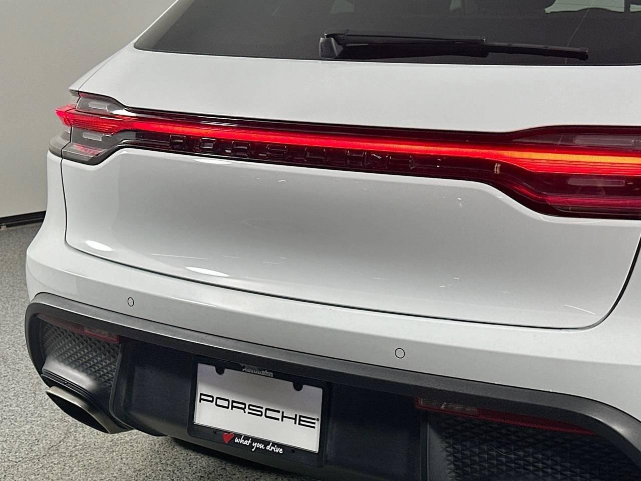 Certified Used 2022 Carrara White Metallic Porsche  image 17