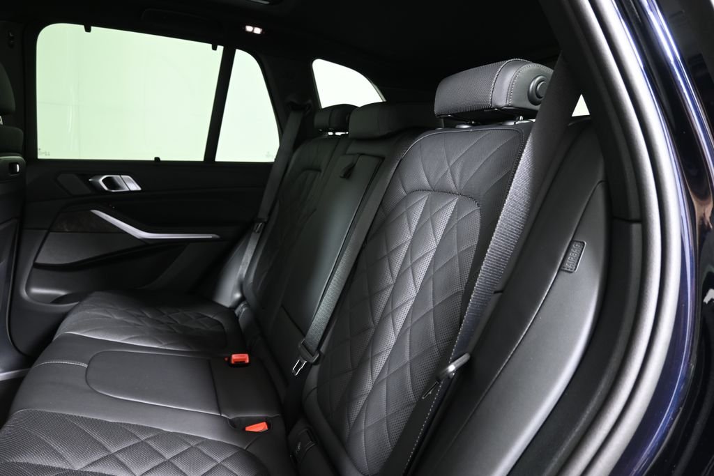 New 2026 Carbon Black Metallic BMW xDrive40i image 4