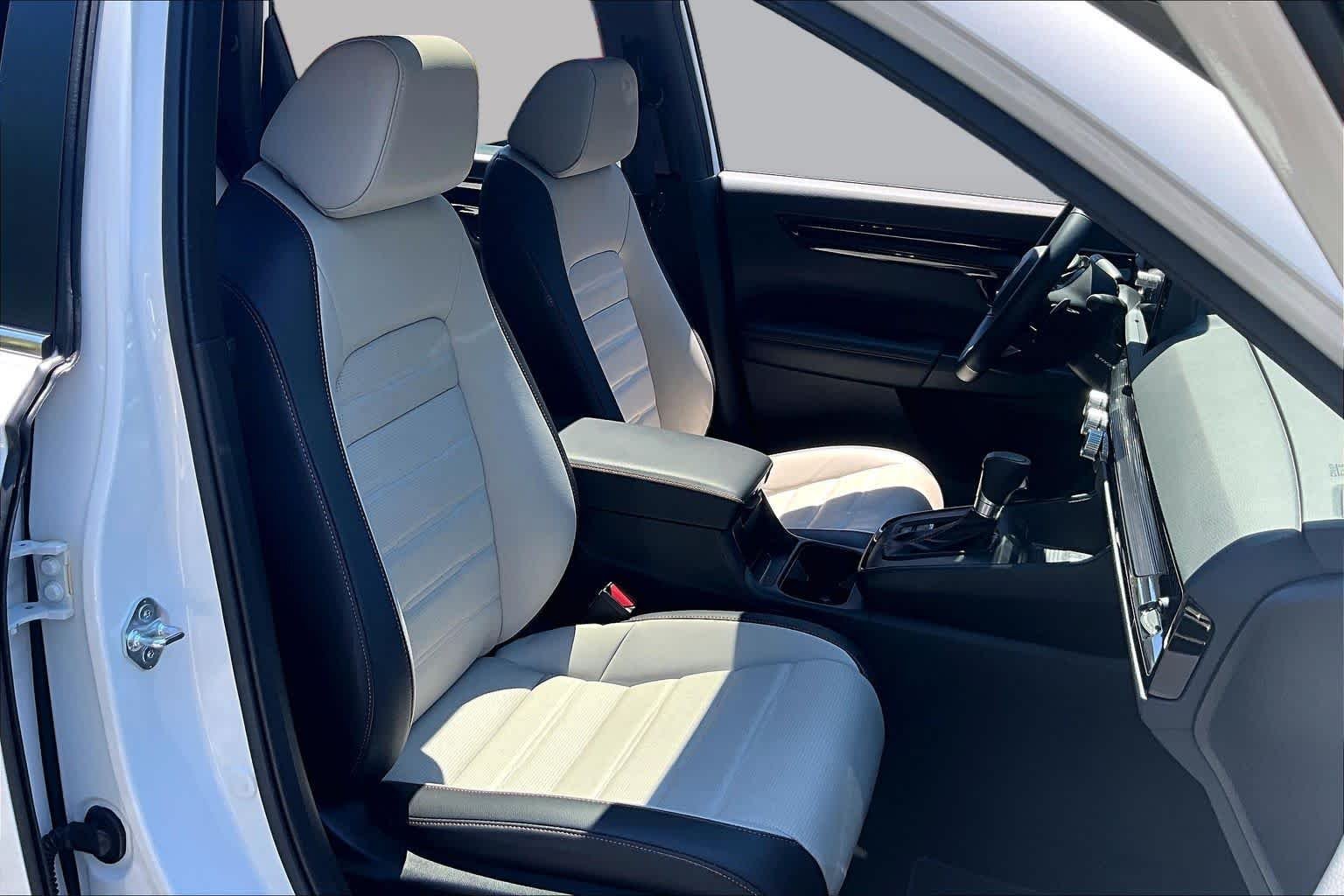 Used 2025 Platinum White Pearl Honda Sport Touring image 9