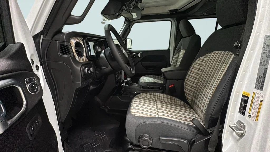 New 2026 Bright White Clear-Coat Exterior Paint Jeep Sport image 6