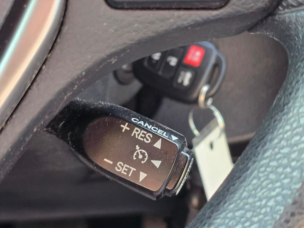 Used 2015 Red Toyota LE image 19