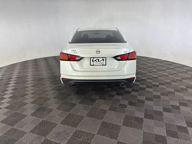 Used 2020 White Nissan 2.5 SR image 6