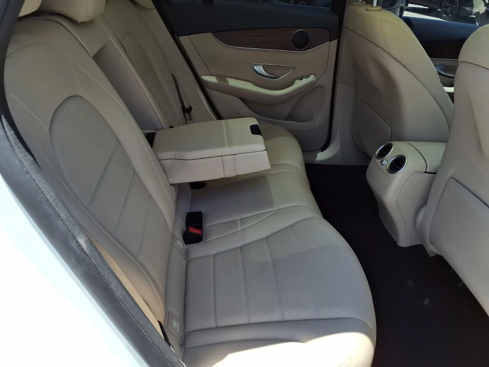 Used 2022 White Mercedes-Benz GLC 300 image 22