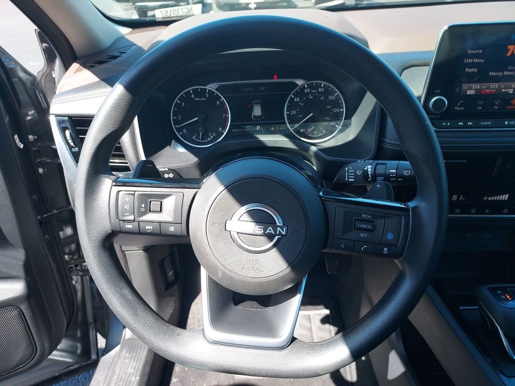 Used 2022 Gray Nissan SV image 17