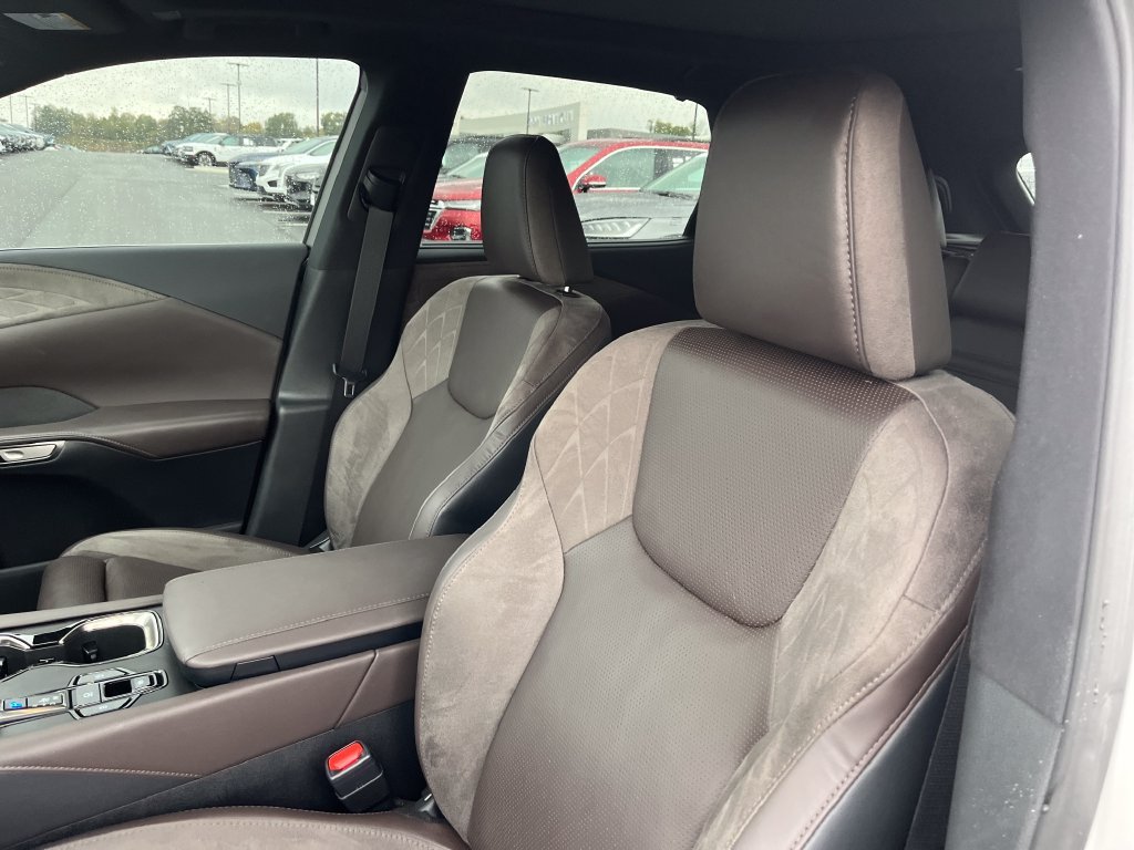 Used 2024 White Lexus 350 Luxury image 12