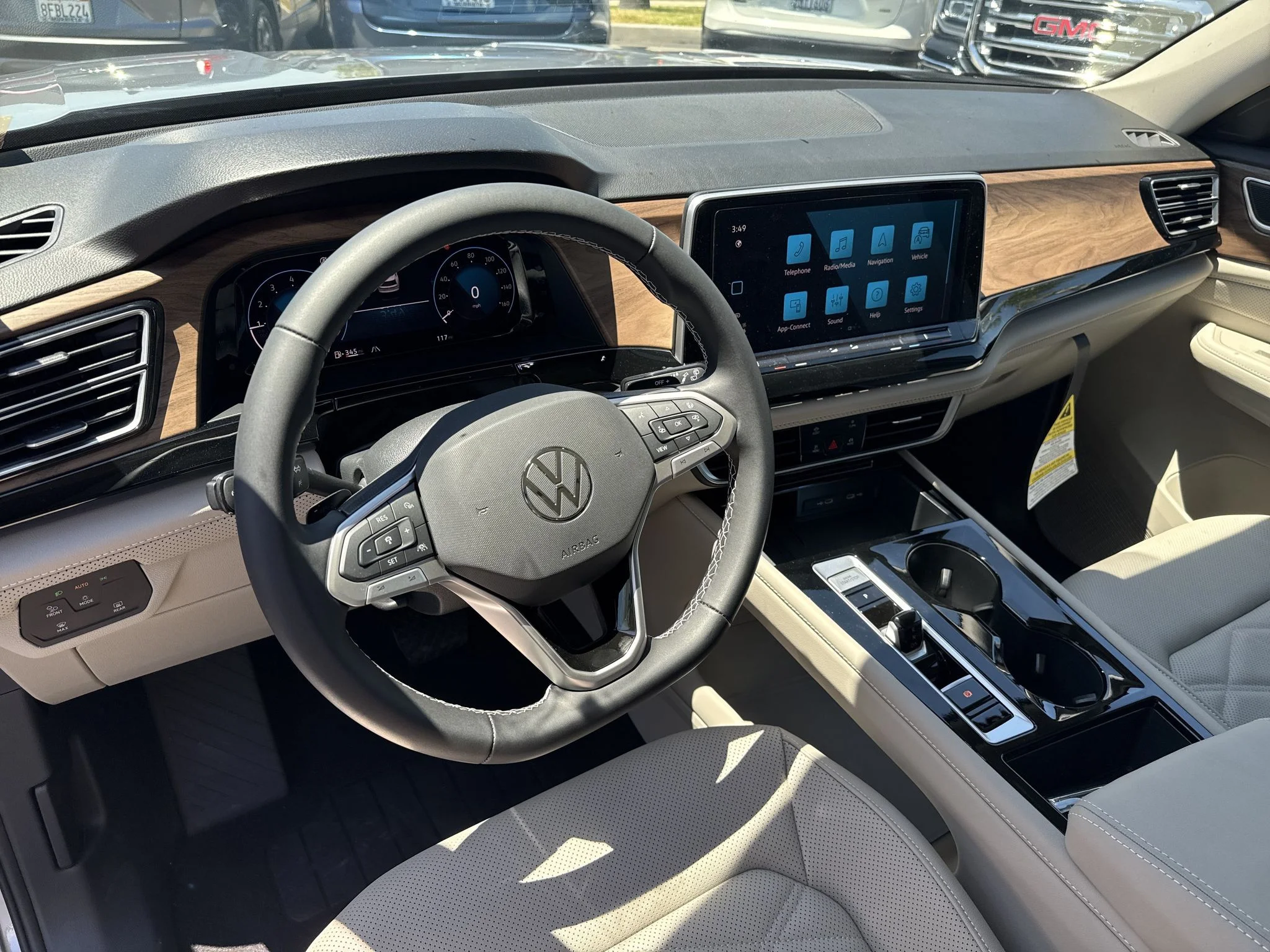 New 2026 Silver Mist Metallic Volkswagen 2.0T SE w/Technology image 16