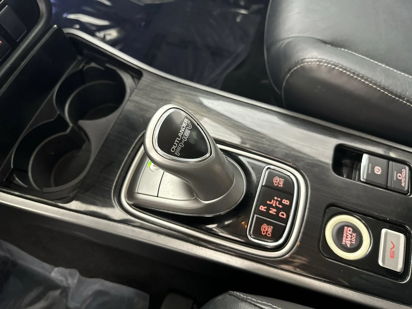 Used 2018 Black Mitsubishi SEL image 20