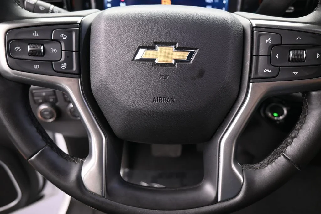 Used 2025 Summit White Chevrolet LT image 31
