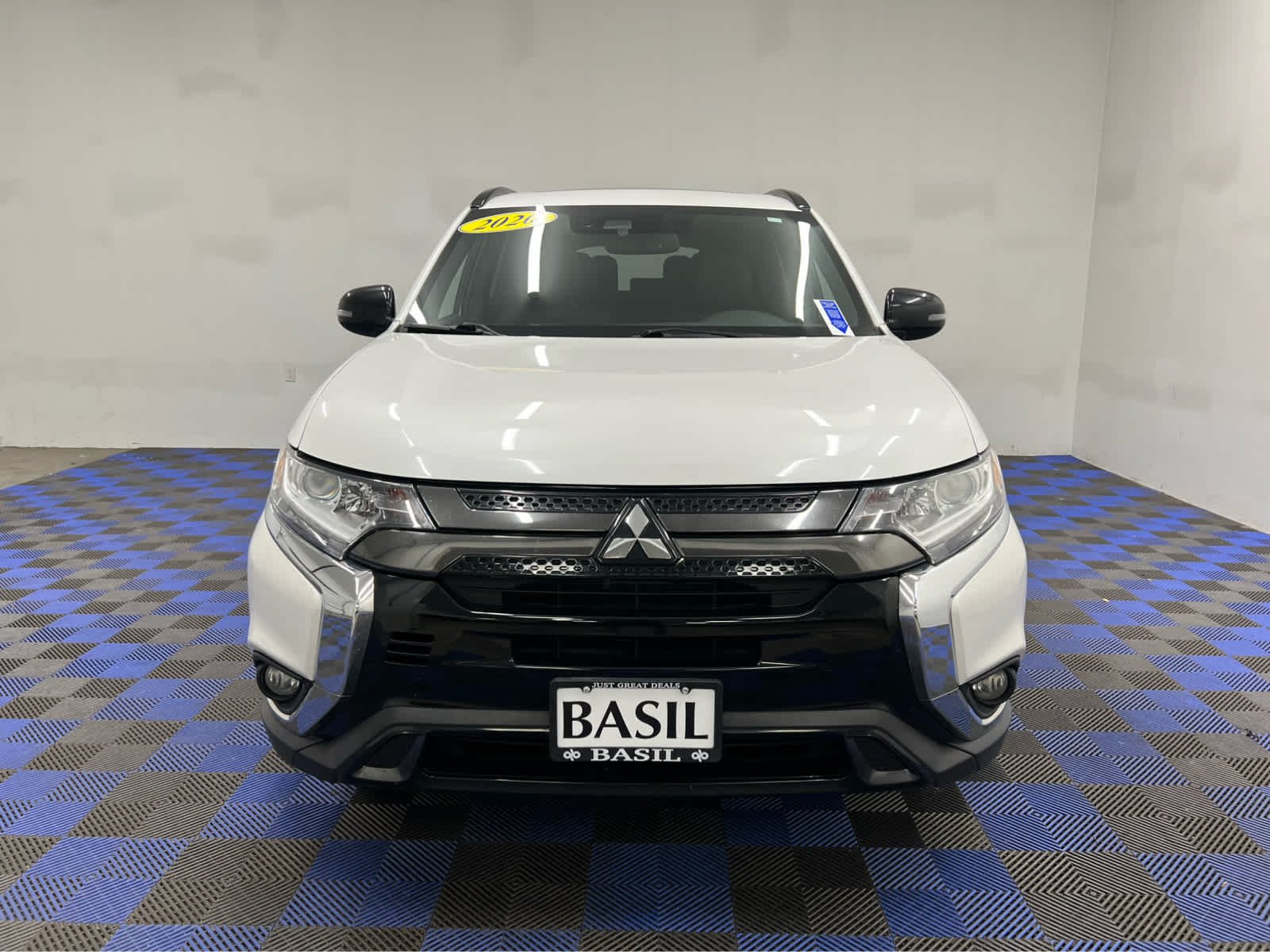 Used 2020 Pearl White Mitsubishi LE image 4