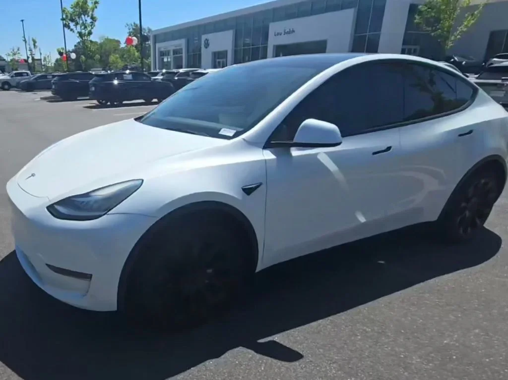 Used 2021 White Tesla Long Range image 12