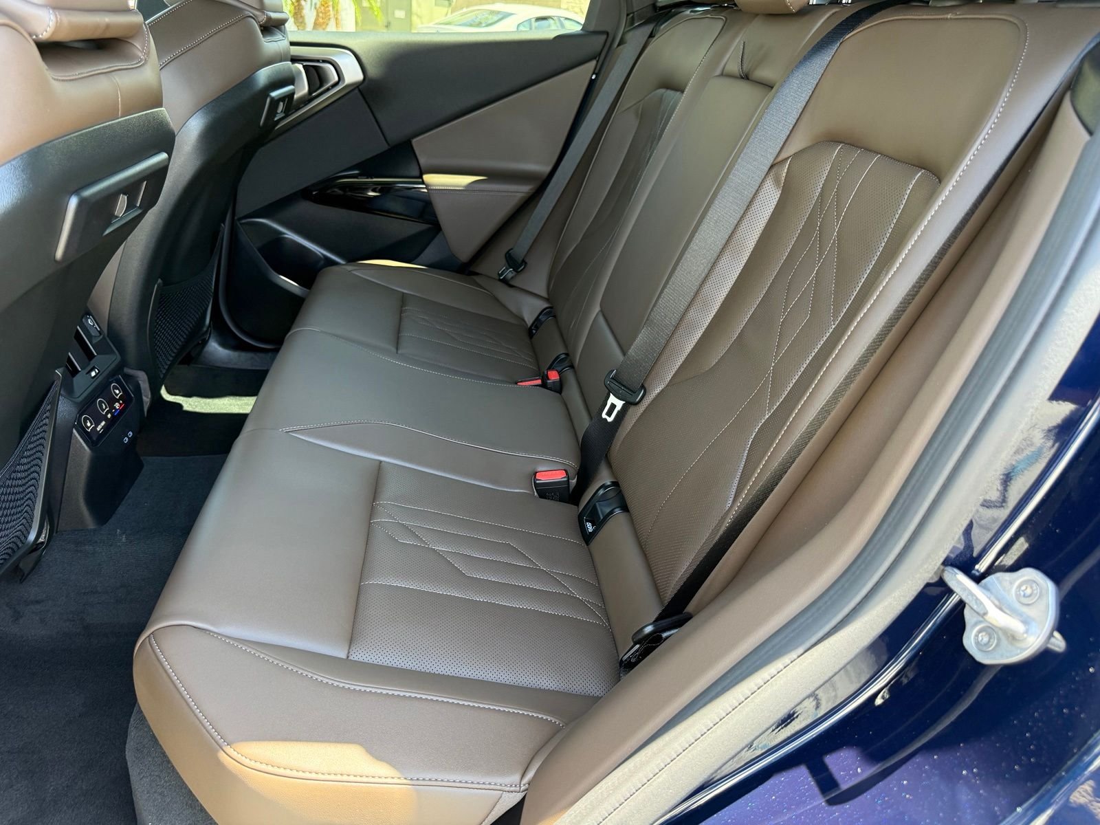 New 2026 Tanzanite Blue II Metallic BMW 30 xDrive image 31