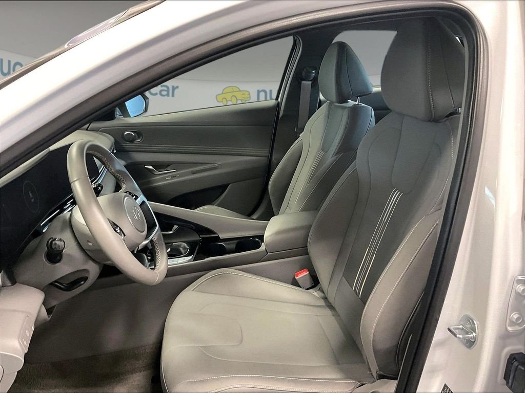 Used 2025 White Hyundai SEL Sport image 4