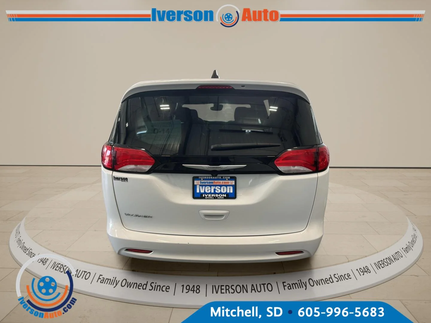 Used 2023 Bright White Clearcoat Chrysler LX image 6