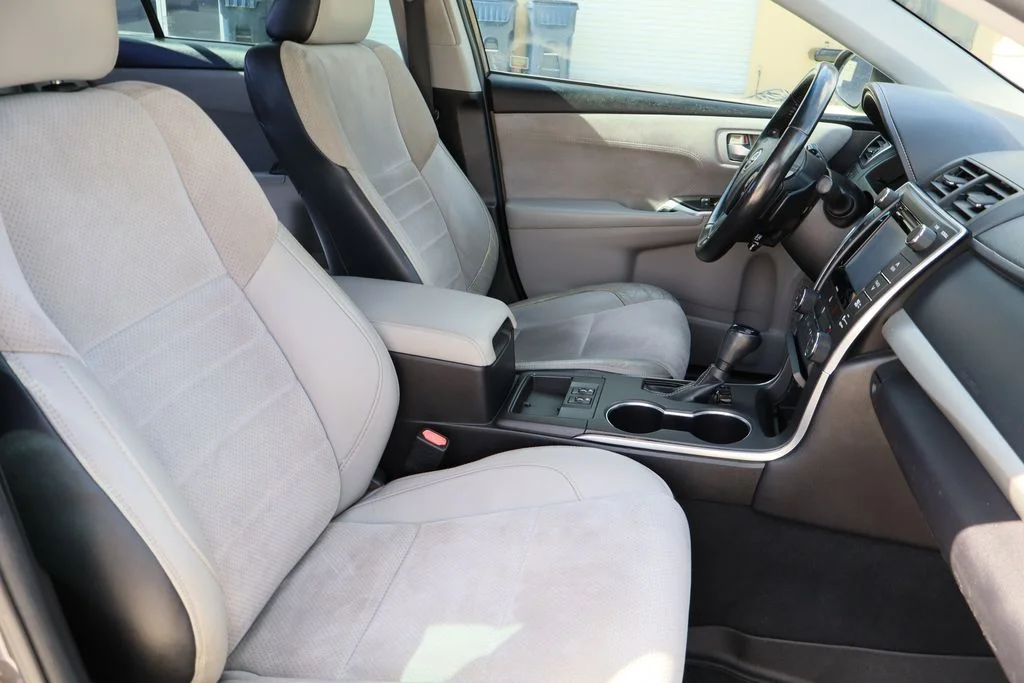 Used 2016 Gray Toyota XSE V6 image 26