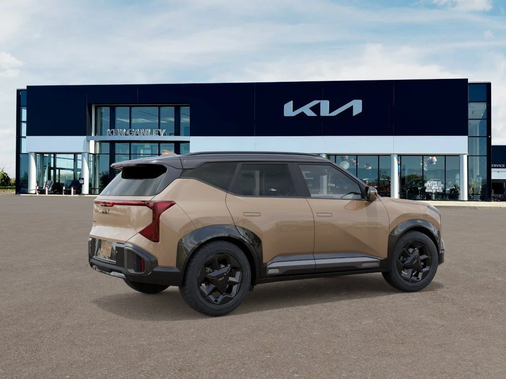 New 2027 Terrain Brown / Black Roof Kia X-Line image 6
