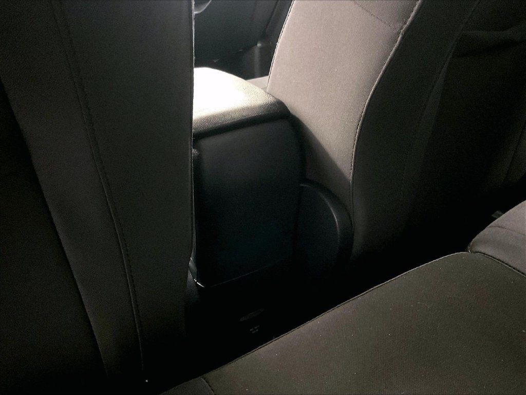 Used 2018 Blue Ford SE image 28