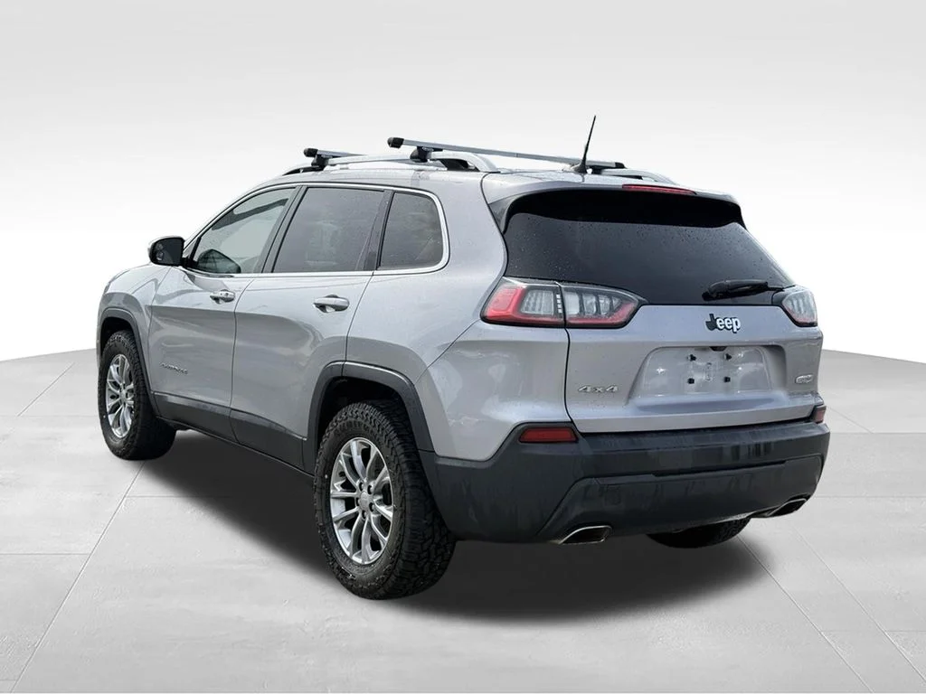 Used 2019 Silver Jeep Latitude Plus image 3