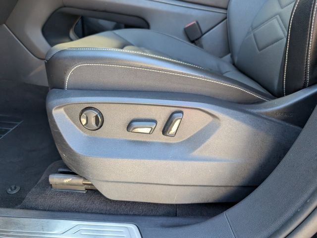 Used 2025 Black Volkswagen 2.0T SE w/Technology image 18