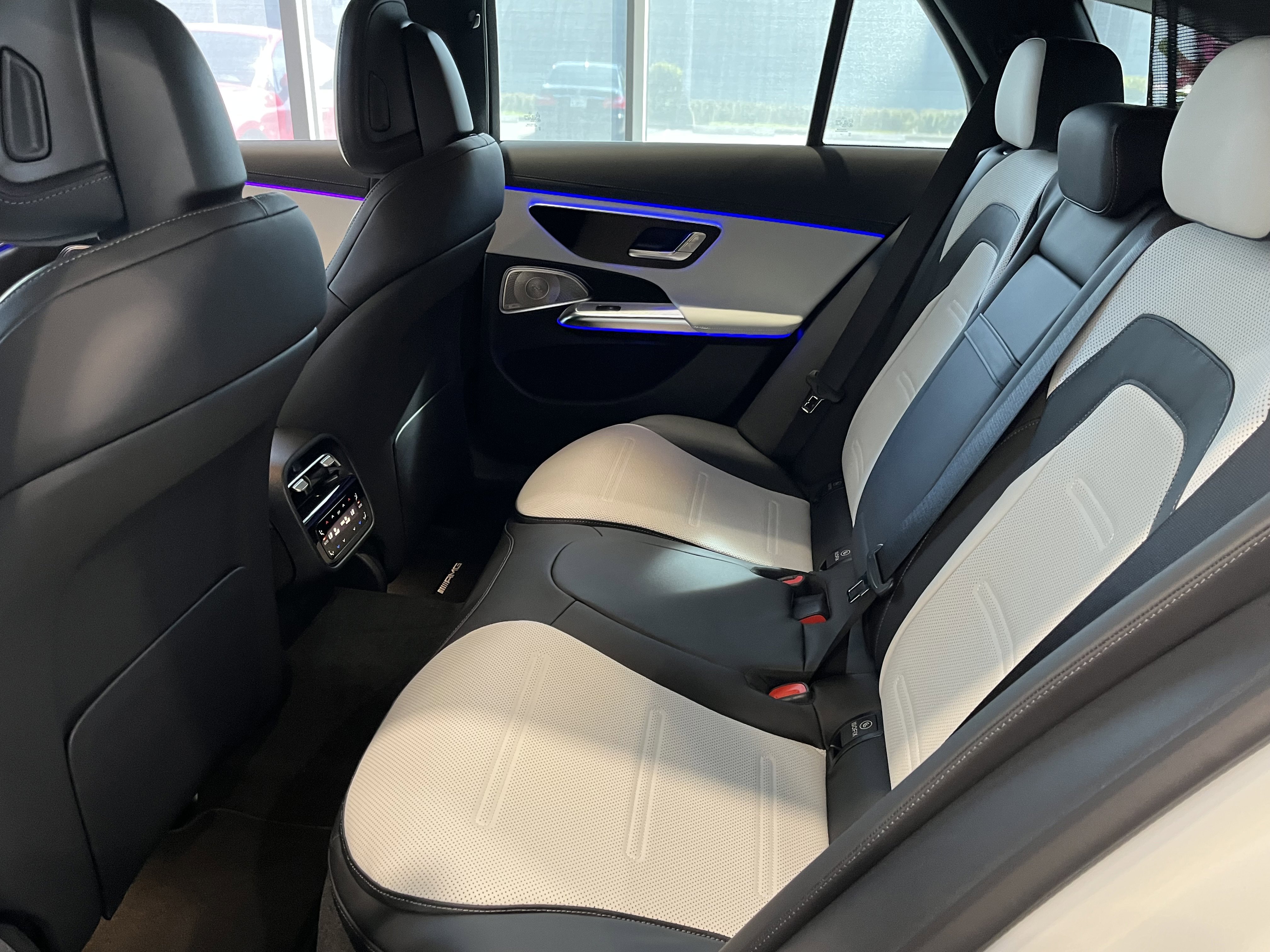 New 2026 MANUFAKTUR Moonlight White Magno Mercedes-Benz AMG® E 53 E image 42