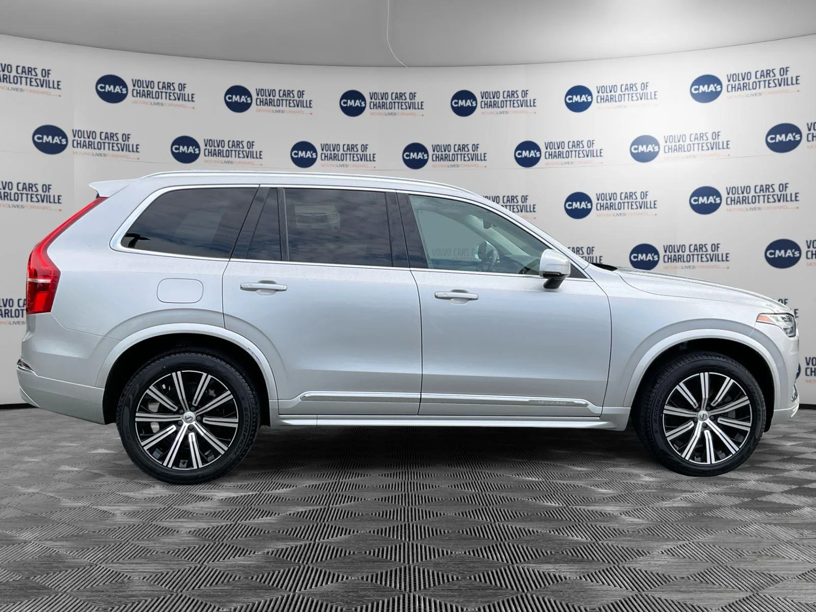 Used 2022 Bright Silver Metallic Volvo Inscription image 6
