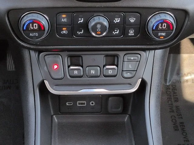 Used 2020 Blue GMC SLE image 19