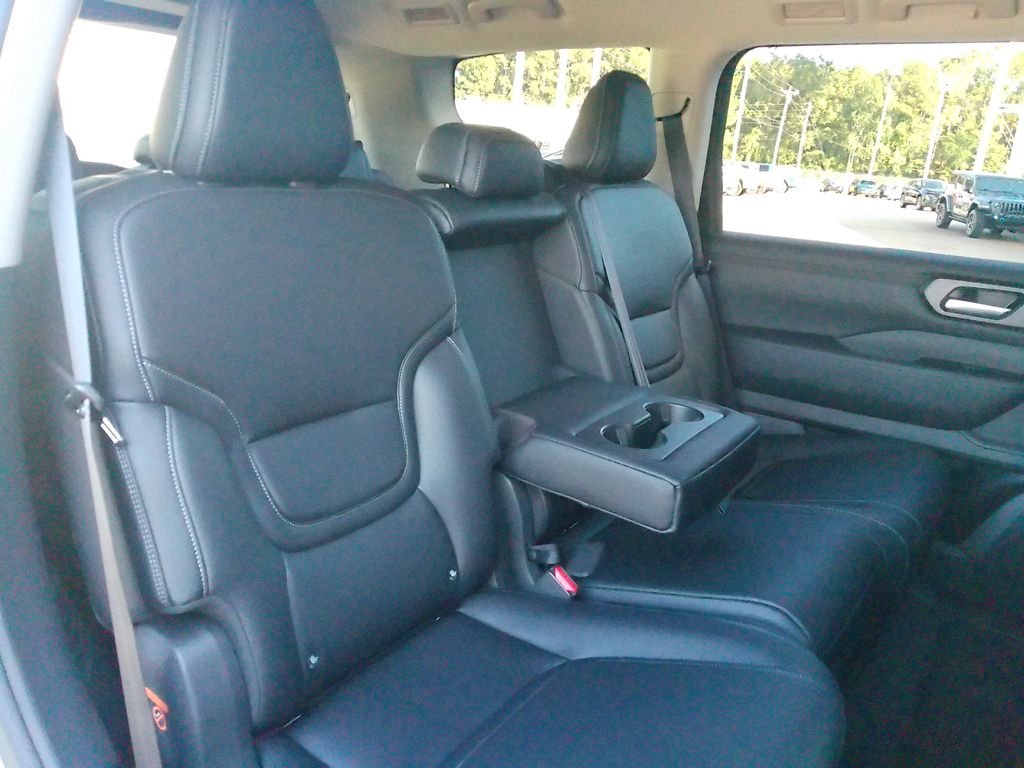 2026 Nissan Armada SV - Photo 19