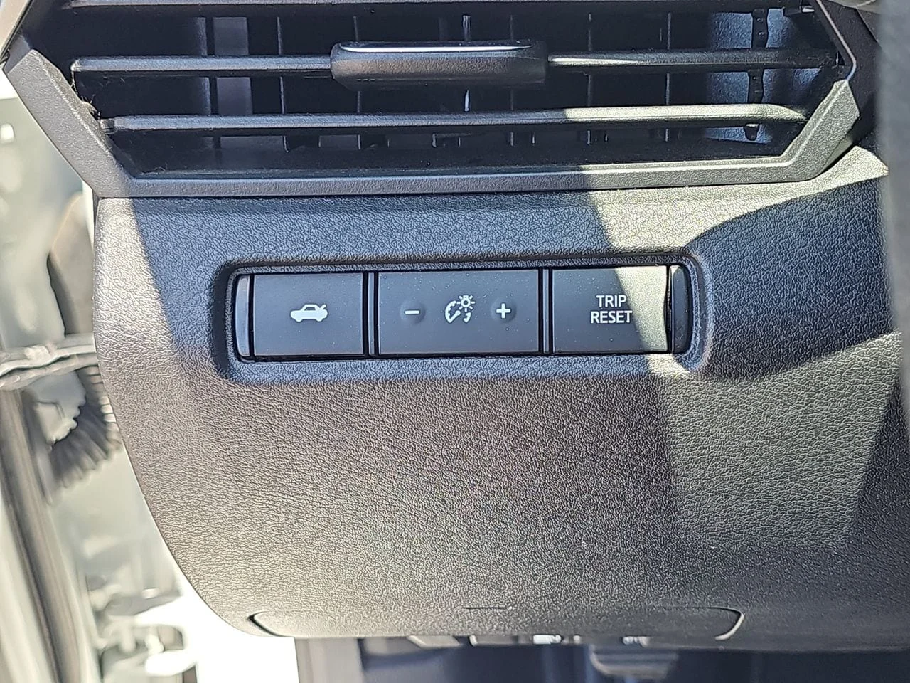 Used 2025 Pearl White Tricoat Nissan 2.5 SV image 24