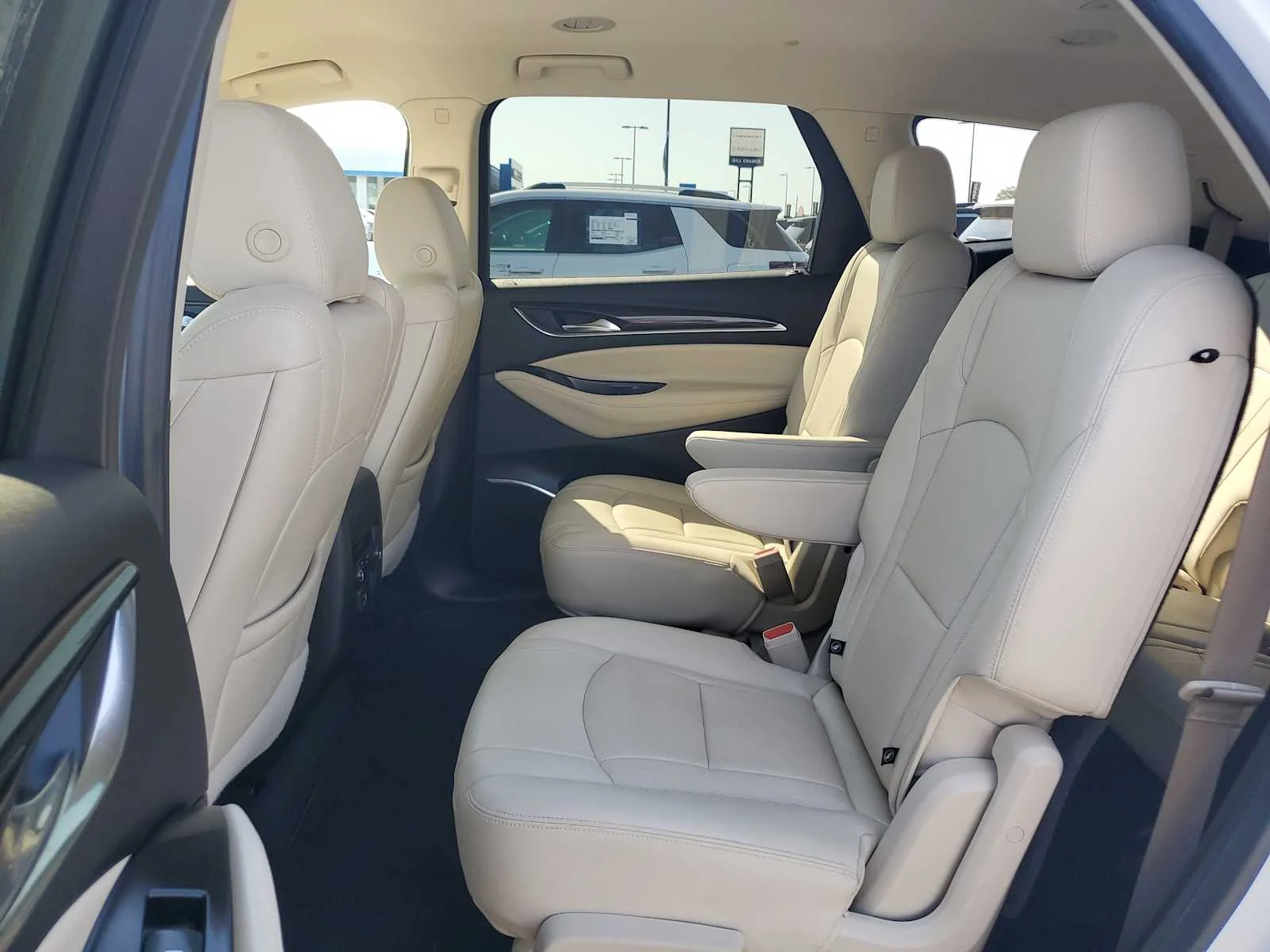 Used 2023 Summit White Buick Essence image 14