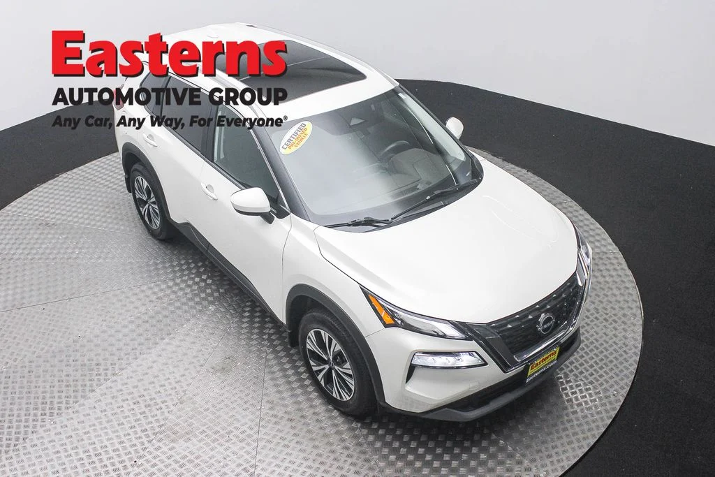 Used 2023 White Nissan SV image 3