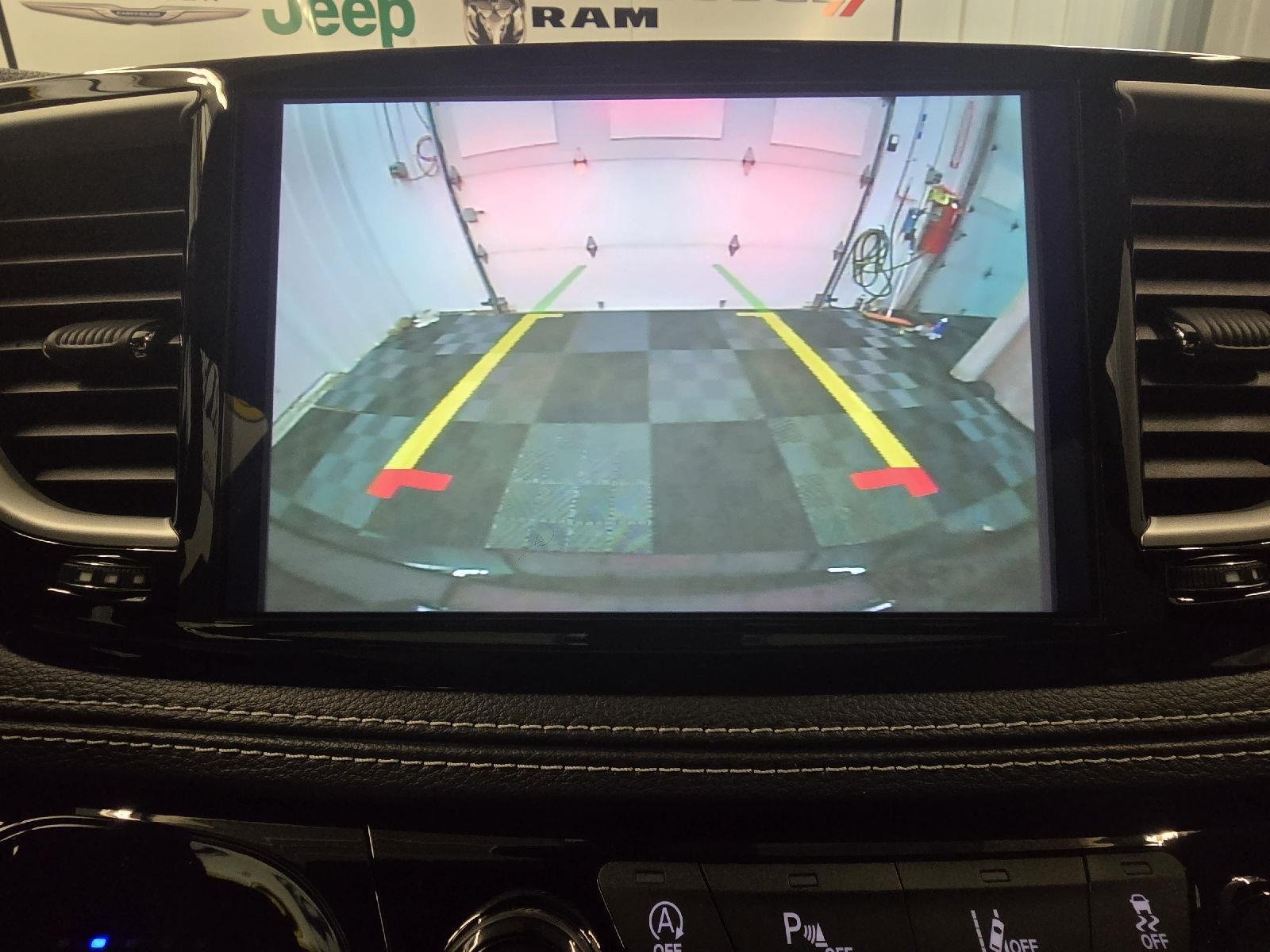 2026 Chrysler Pacifica Select - Photo 15