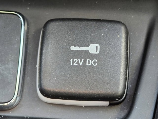 Used 2022 Diamond Black Crystal Pearlcoat Jeep Limited image 11