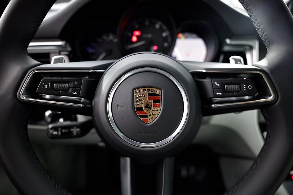 2026 Porsche Macan T - Photo 33