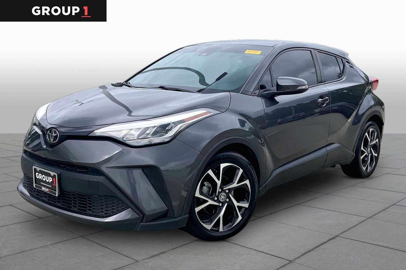 2022 Toyota C-HR XLE's photo
