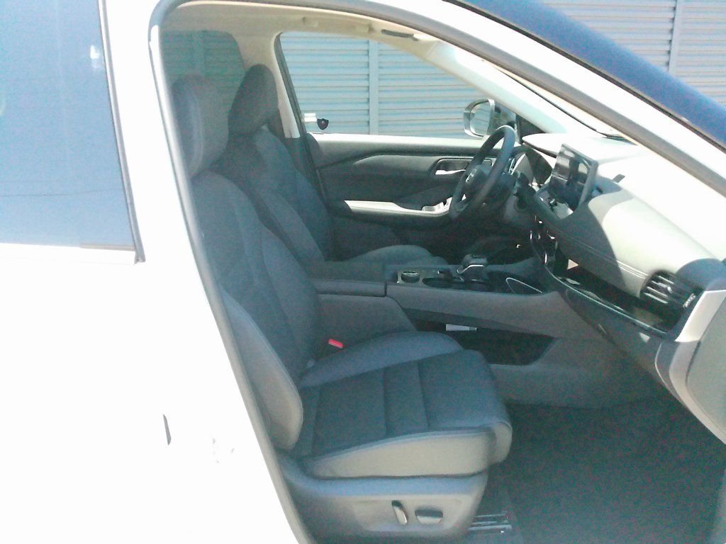 2025 Nissan Rogue SL - Photo 16