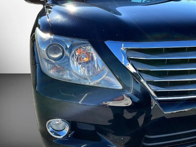 Used 2010  Lexus 570 image 41