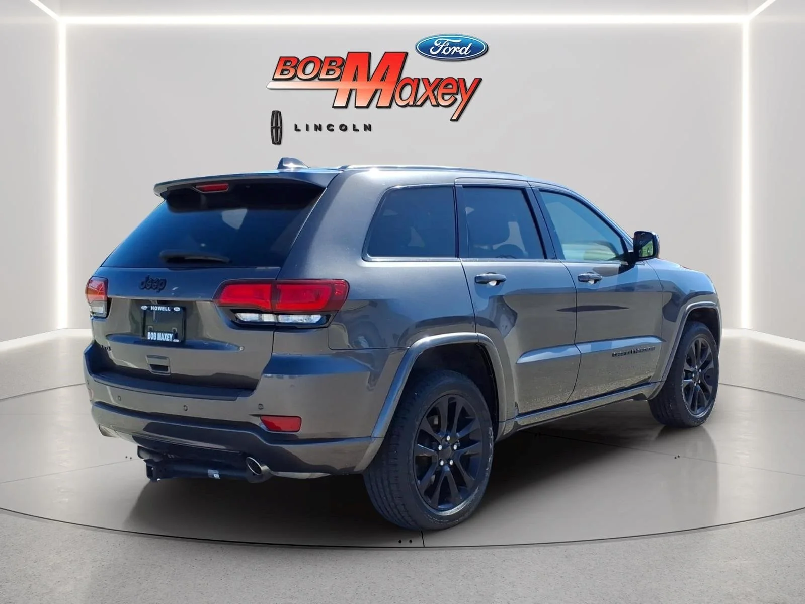 Used 2021 Granite Crystal Metallic Clearcoat Jeep Laredo X image 4