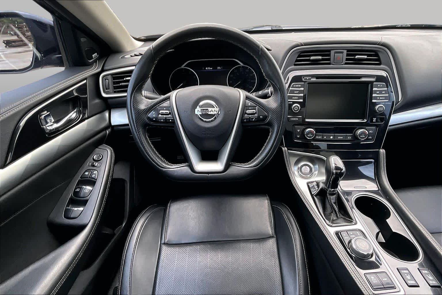 Used 2019 Deep Blue Pearl Nissan SL image 6