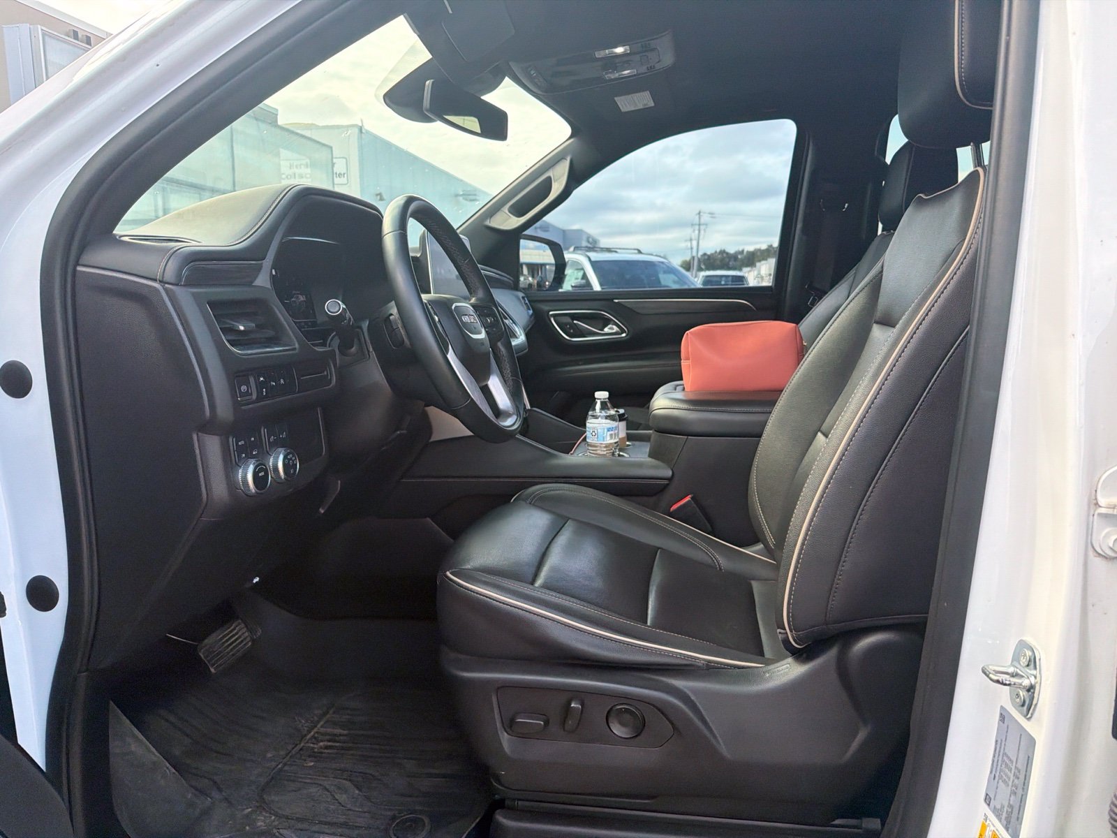 Used 2023 White GMC SLT image 22