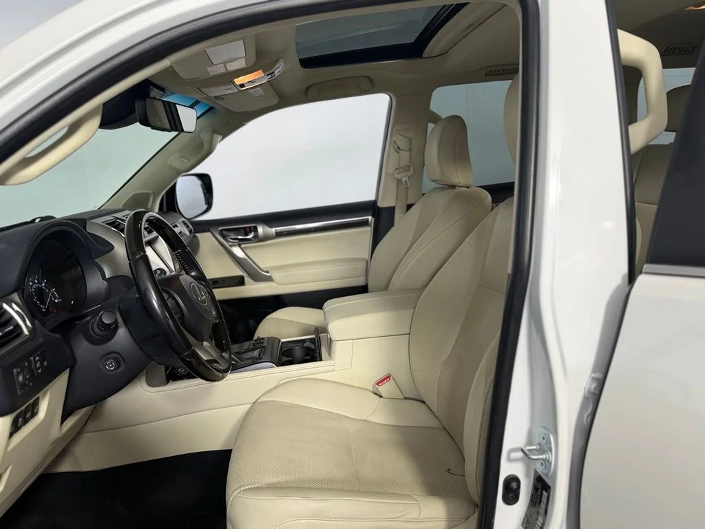 Used 2021  Lexus 460 image 19