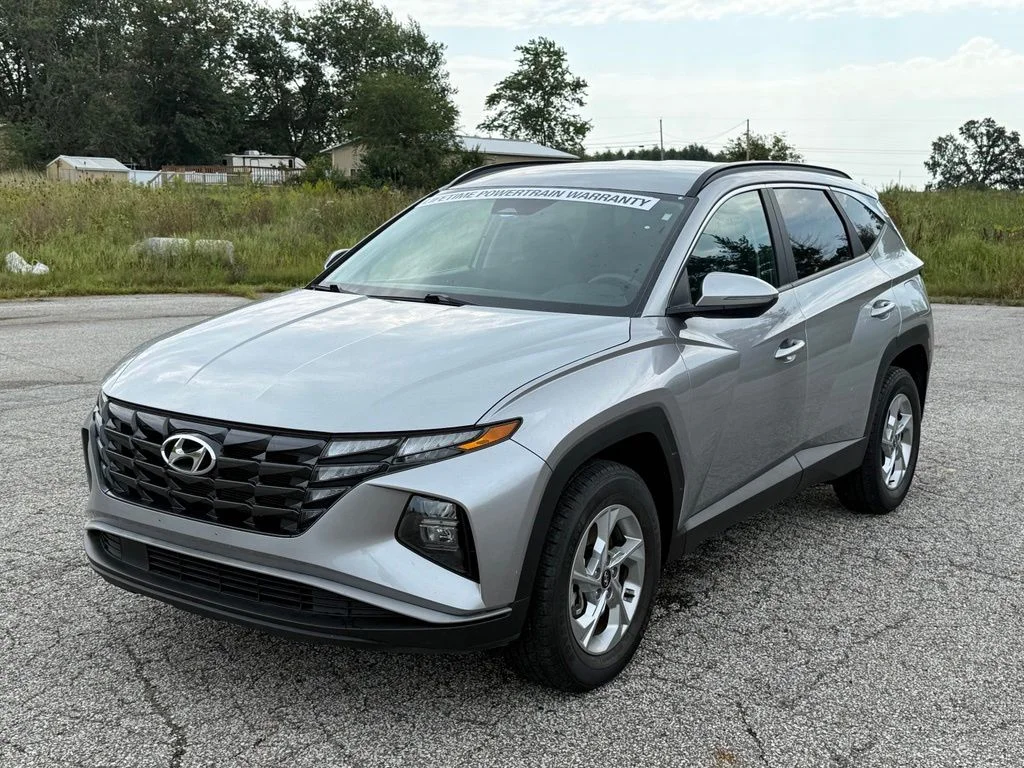 Used 2022 Silver Hyundai SEL image 3