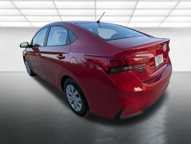 Used 2021 Red Hyundai SE image 2