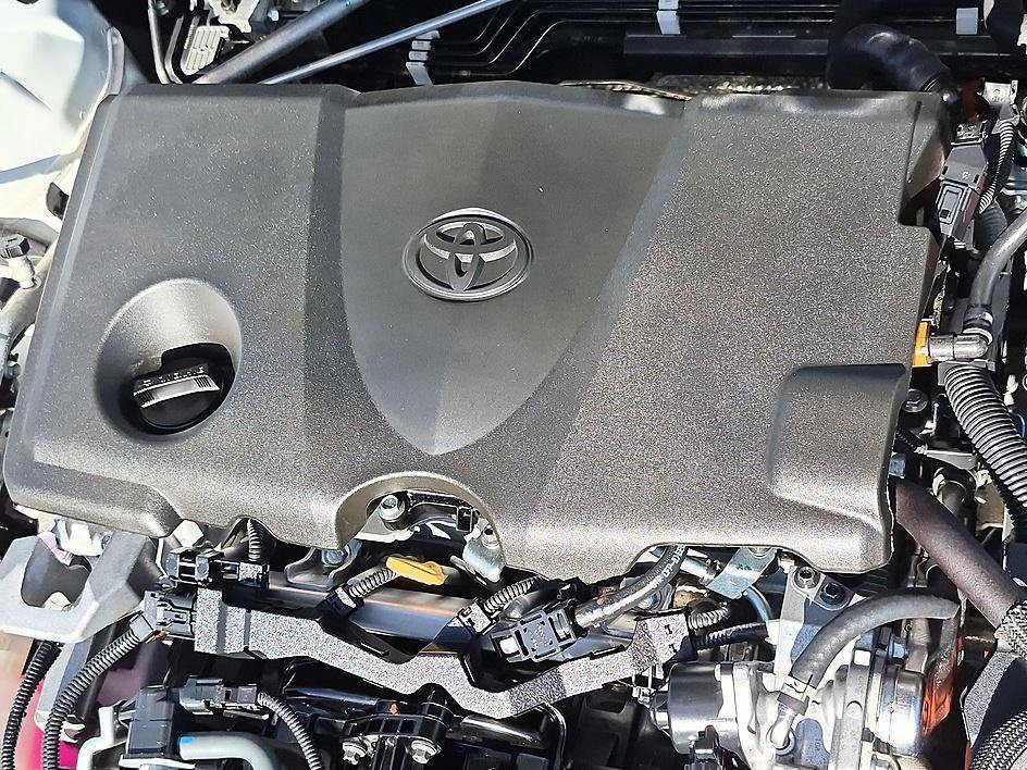 Used 2025 White Toyota LE image 36