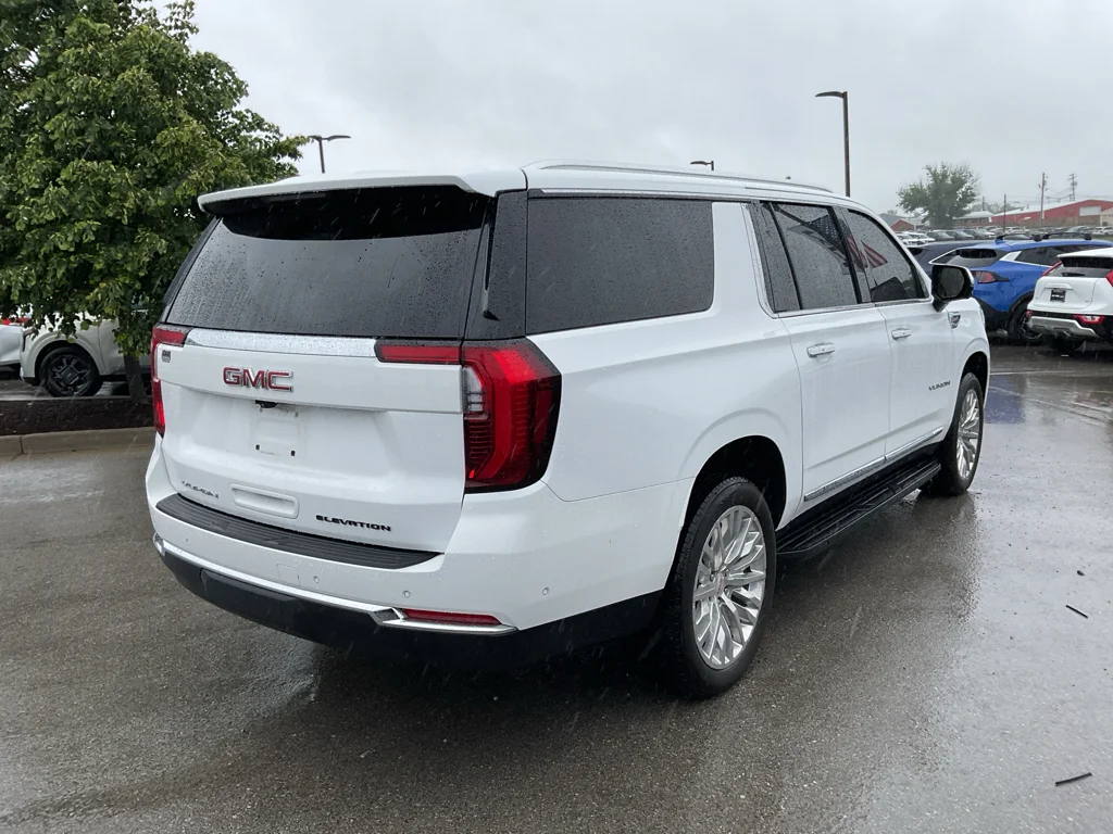 Used 2025 Summit White GMC Elevation image 9