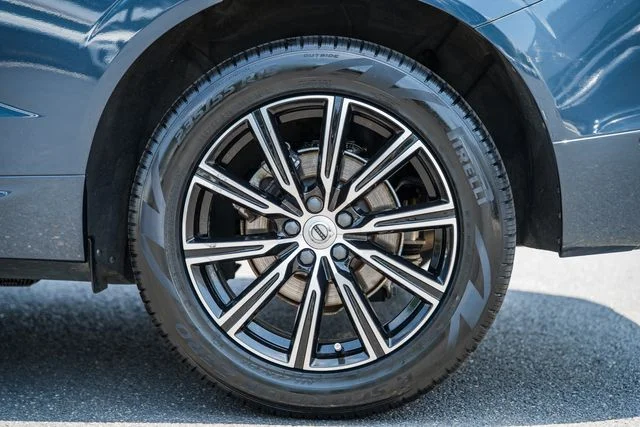 Used 2019 Denim Blue Volvo T5 Inscription image 19