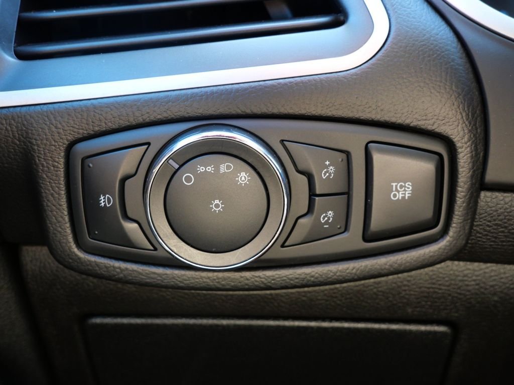 Used 2021 Red Ford SEL image 22