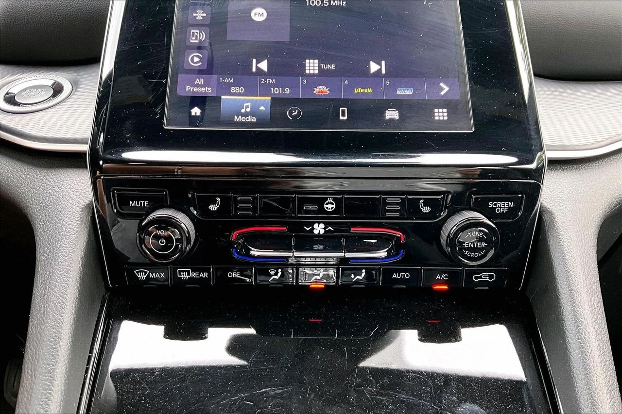 Used 2023 White Jeep Altitude X image 17