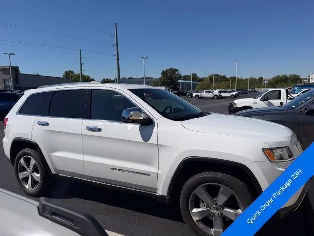 Used 2015 Bright White Clearcoat Jeep Limited image 4