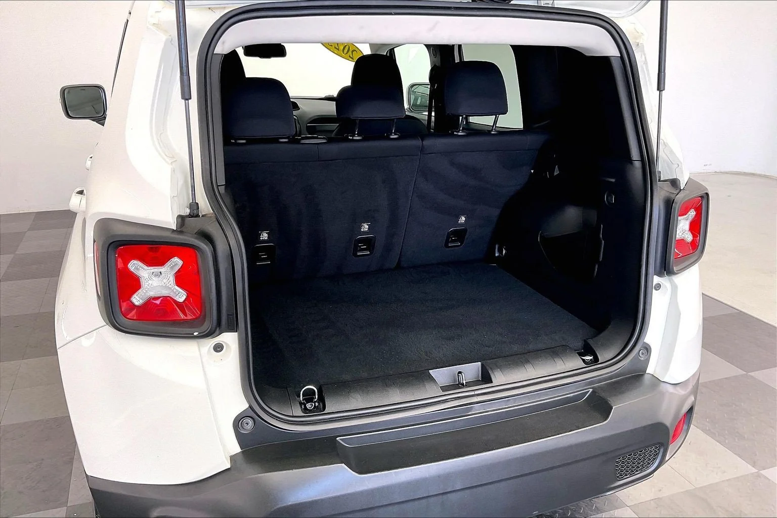 Used 2023 Alpine White Clearcoat Jeep Trailhawk image 27