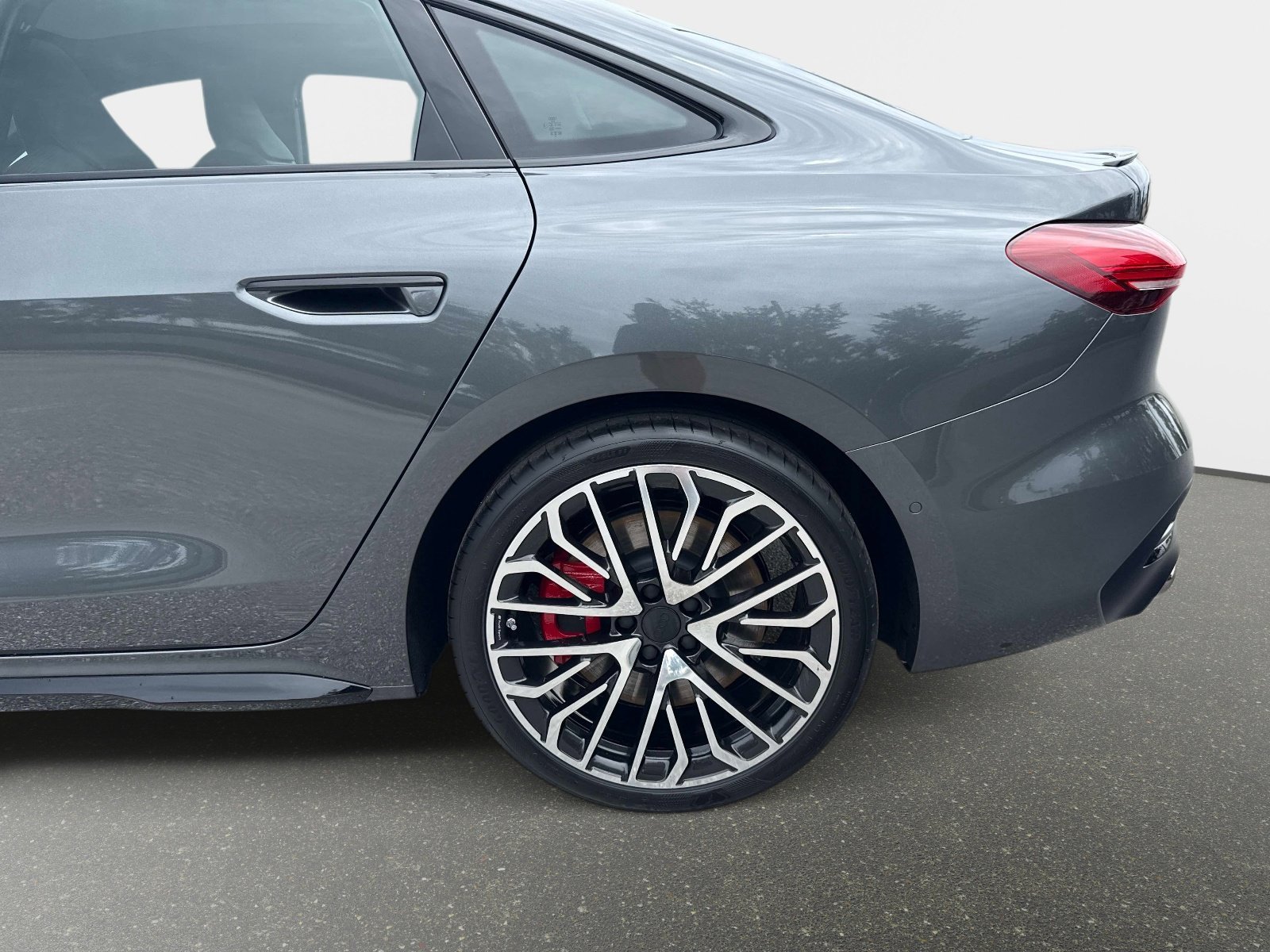 New 2026 Daytona Gray Pearl Effect Audi Premium Plus image 9