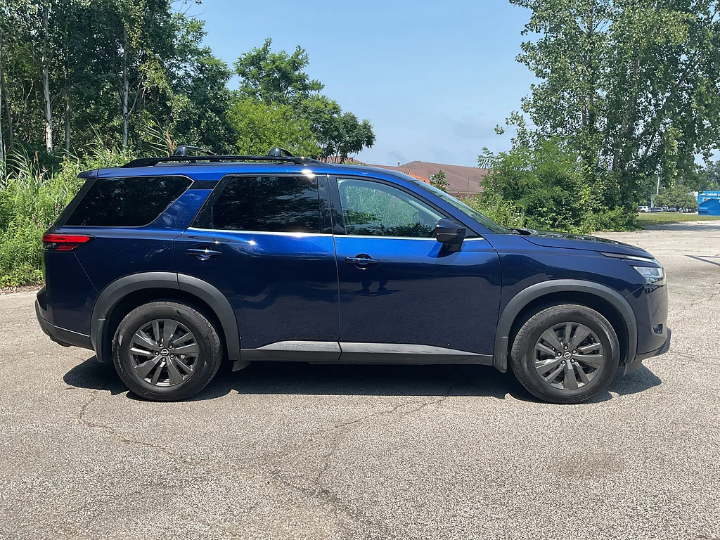 Used 2022 Deep Ocean Blue Pearl Nissan SV image 4